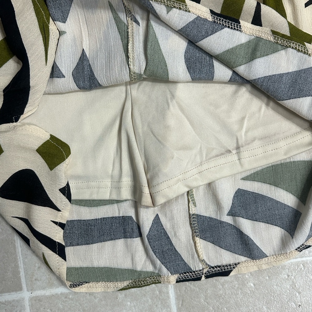 ROYALTY FOR ME Women’s Dolphin Rayon Knit Abstract High Rise Pull On Skort NWOT - Picture 12 of 12